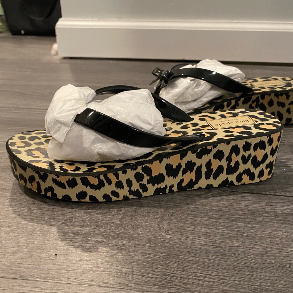 Brand new Kate Spade Rina platform flip flops size 8